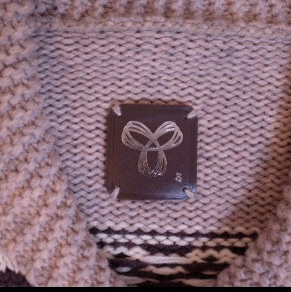 TNA Aritzia 100% Lambswool Sweater - Picture 2 of 4